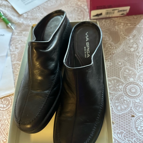 Italian Shoemakers Black Wedge Shoes - Picture 3 of 4
